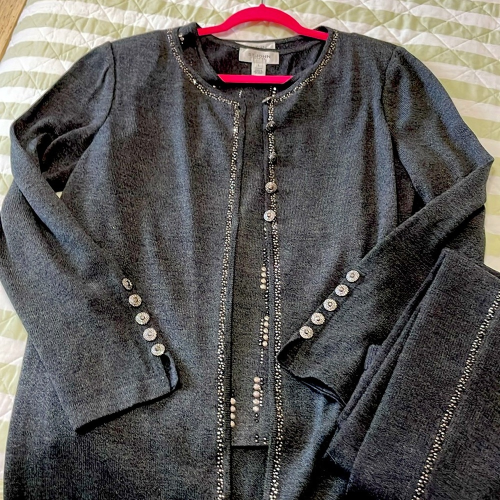 ST. JOHN, NWT, 3 piece pantsuit, size 14, get ready for the holidays!